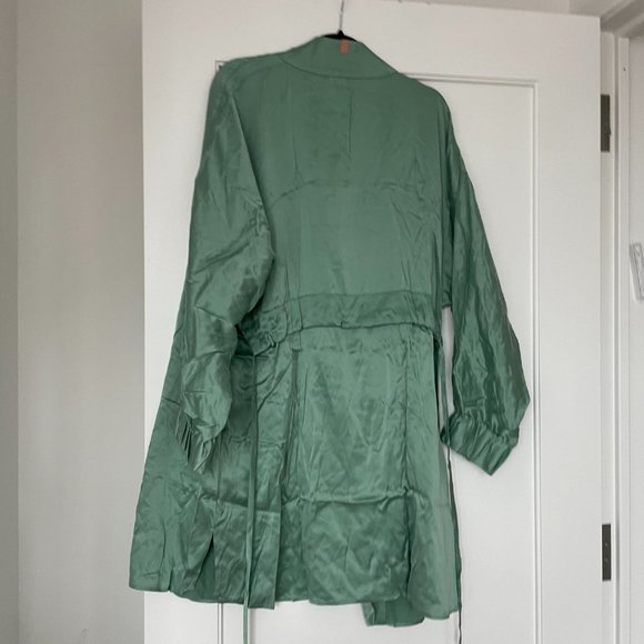 Lunya Washable Silk Robe in Peaceful Green Size L/XL Removable Self Tie Belt - Picture 9 of 10